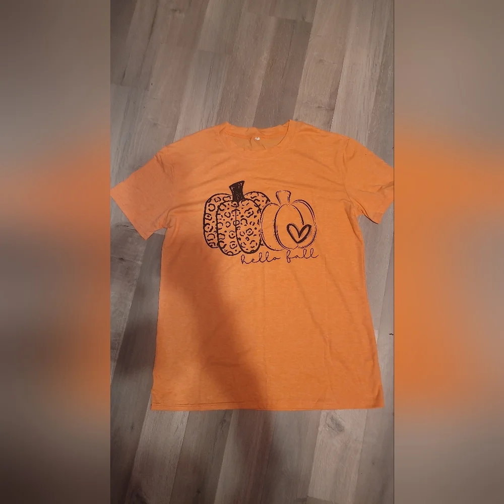 New Orange Pumpkin "Hello Fall" Graphic T-Shirt Size Large - Picture 2 of 3